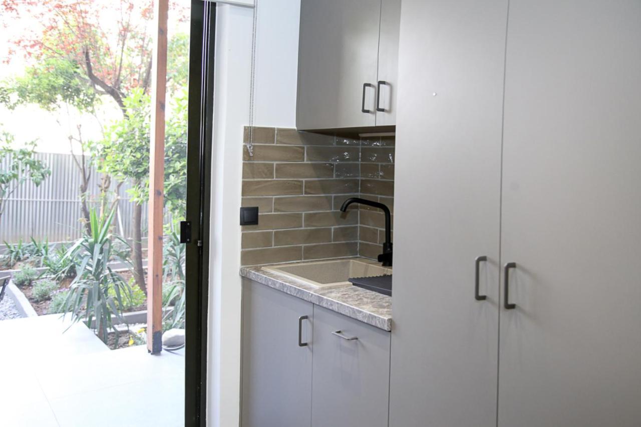 Caravin Wanderhome, 5 Min From Metro Nea Ionia Atenas Exterior foto